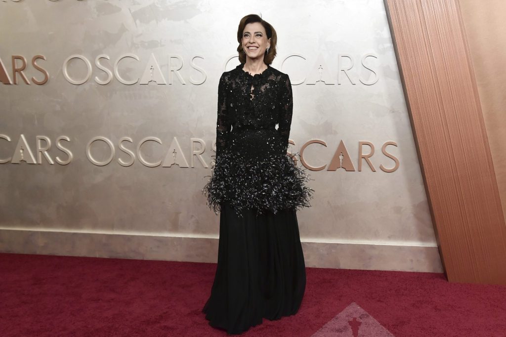 Assim como Fernanda Torres, Fernanda Montenegro foi ao Oscar com vestido preto; veja