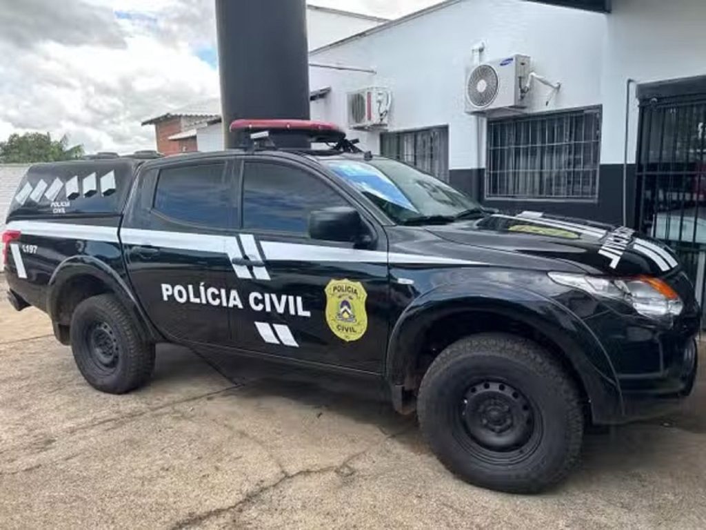 Homem é encontrado morto em campo de futebol com sinais de agressão, diz polícia