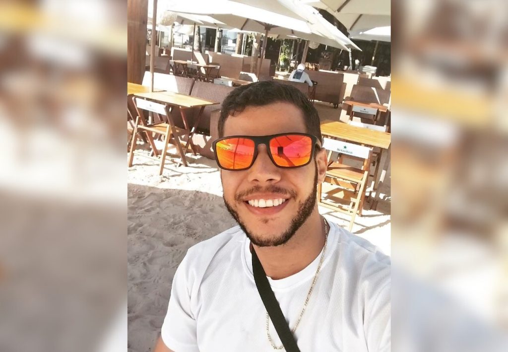 Morte de jovem encontrado em porta-malas de carro estaria relacionada ao tráfico de drogas, diz delegado