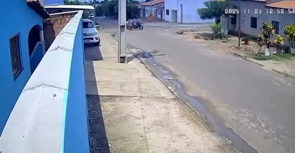 Idoso de 75 anos morre após acidente entre duas motos; Vídeo