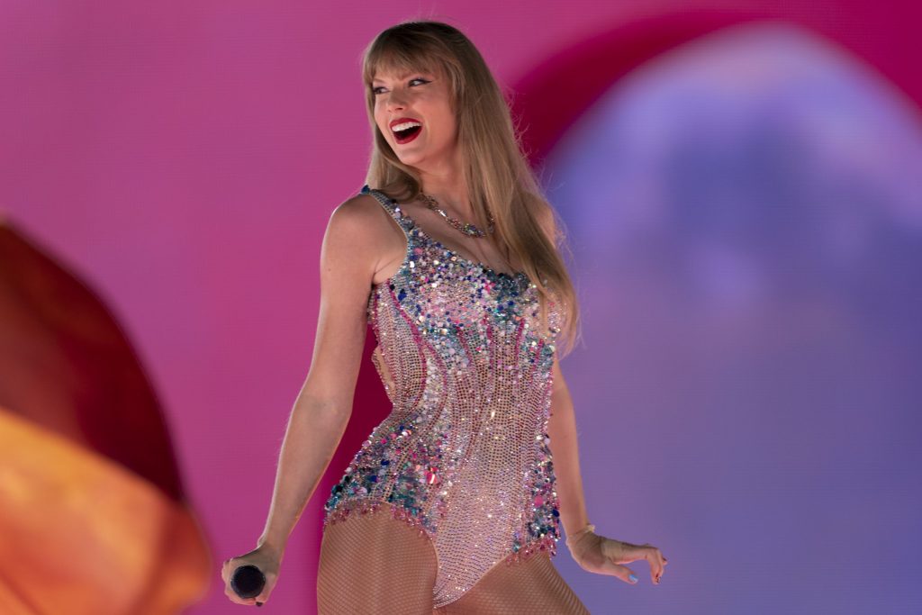 É #FAKE que vídeo mostre Taylor Swift se opondo a direitos LGBTQIA+; fala foi crítica a senadora republicana