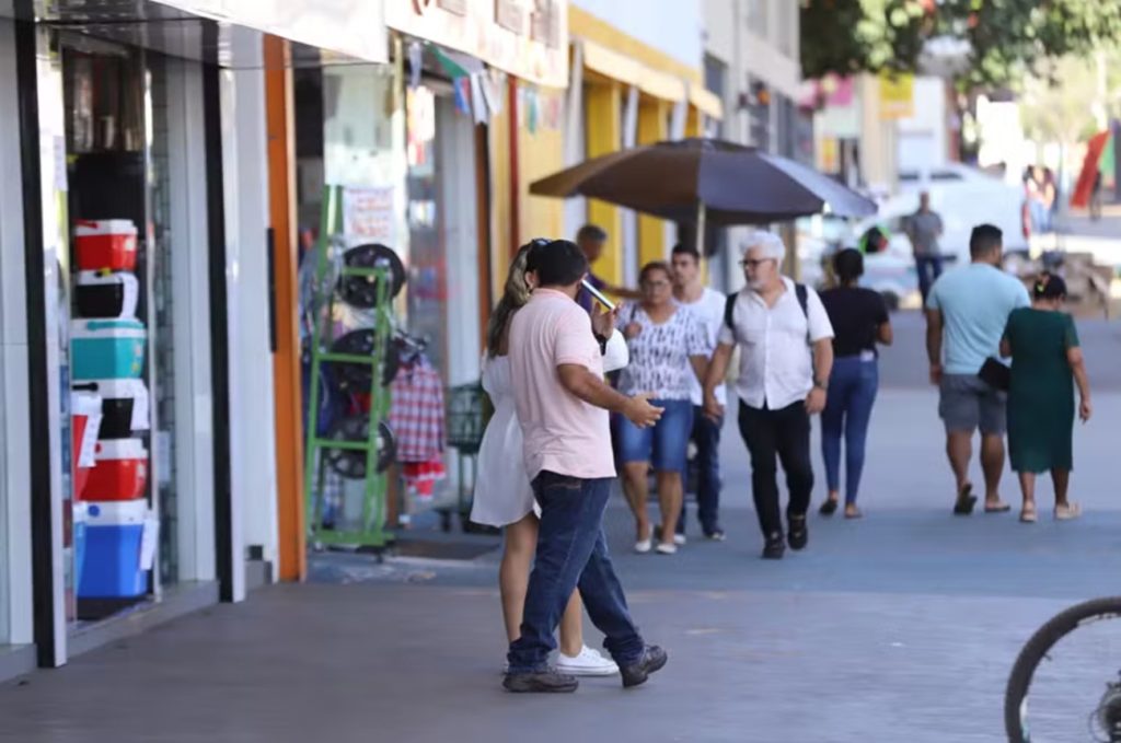 Abre e fecha: Natal altera funcionamento de comércio e serviços públicos em Palmas