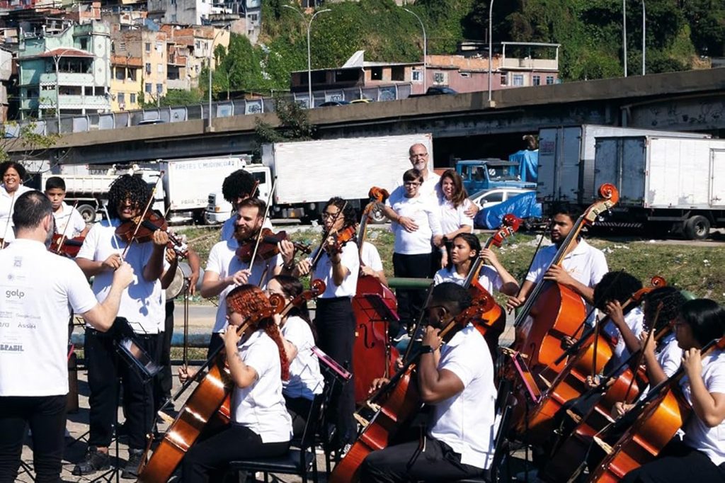 Orquestra Maré do Amanhã, sonho feliz tornado real a partir de pesadelo, tem história inspiradora contada em livro
