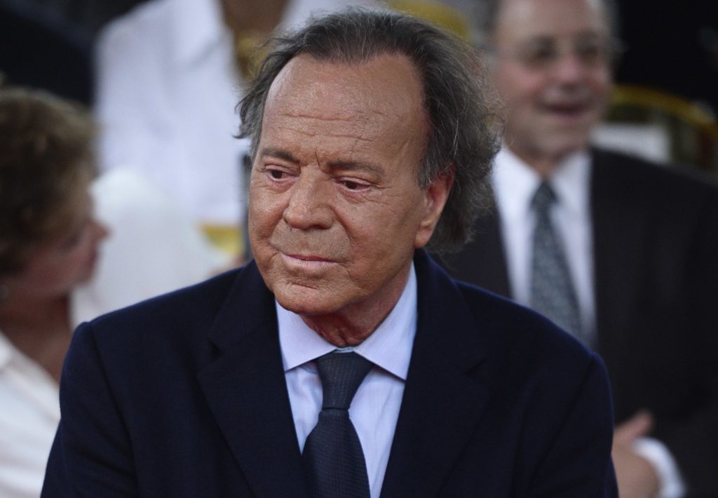 Promotores espanhóis arquivam caso de abuso contra Julio Iglesias