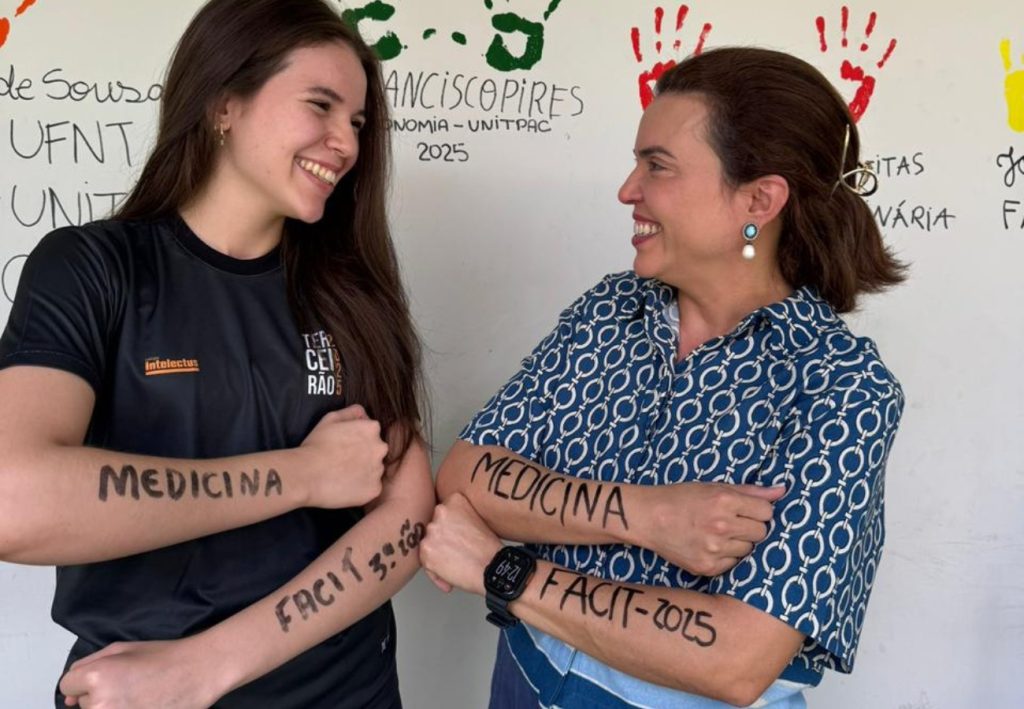Antes da aprovação conjunta em medicina, filha ficou apreensiva e questionou: ‘E se minha mãe passar e eu não?’