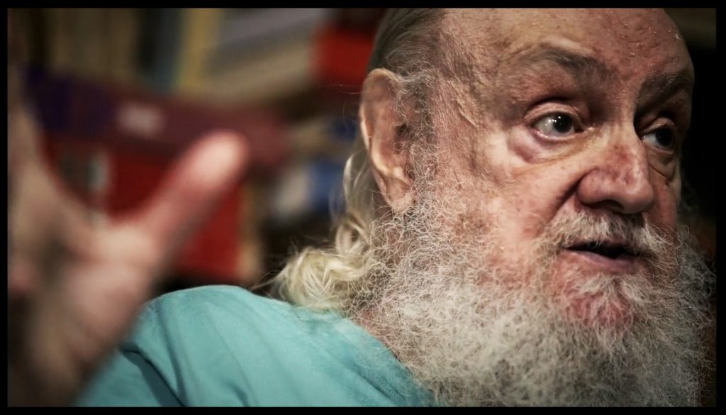 Transcendência de Aldir Blanc como compositor popular se impõe no roteiro do documentário ‘Resposta ao tempo’